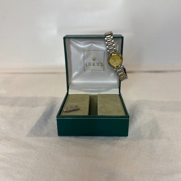 Authentic Vintage Gucci Two-Tone Ladies 9200L Watch - Picture 6 of 10